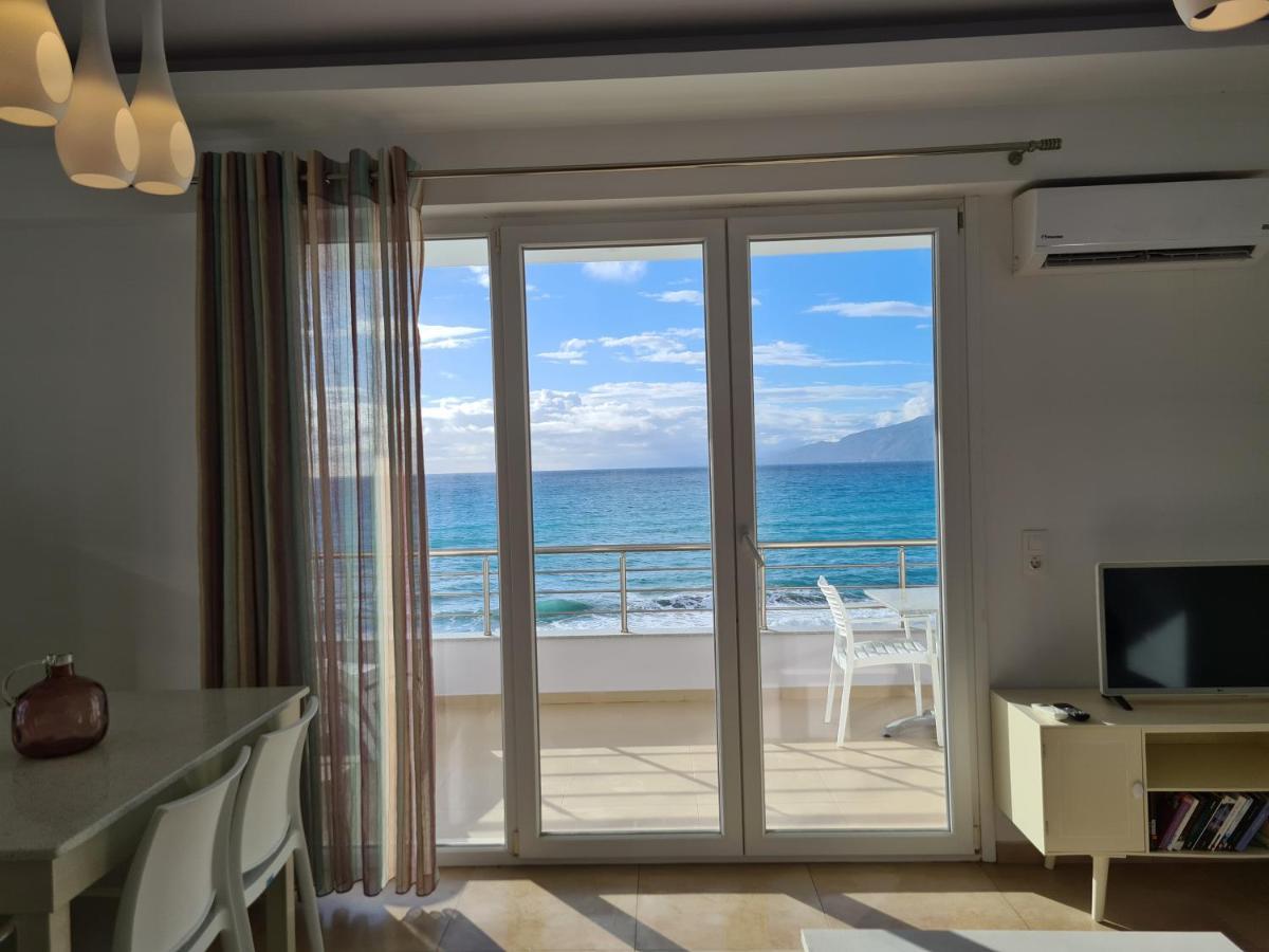 Bella Mare Luxury Apartments Каламаки Экстерьер фото
