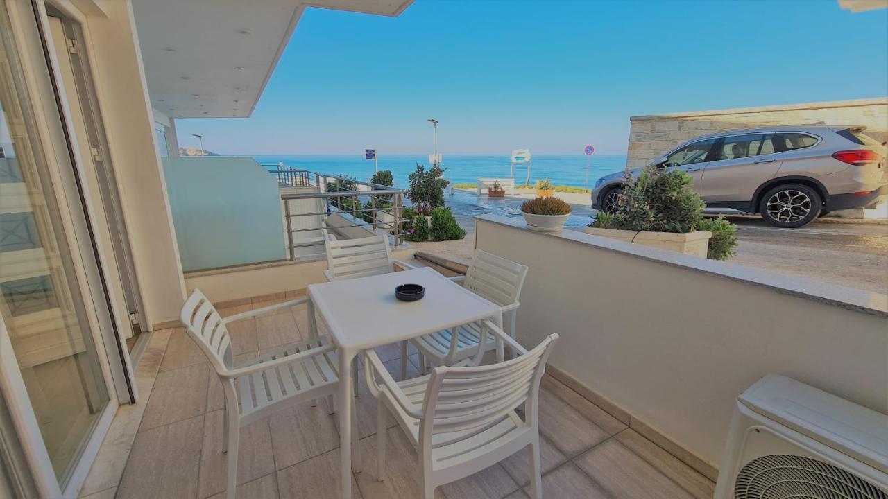 Bella Mare Luxury Apartments Каламаки Экстерьер фото