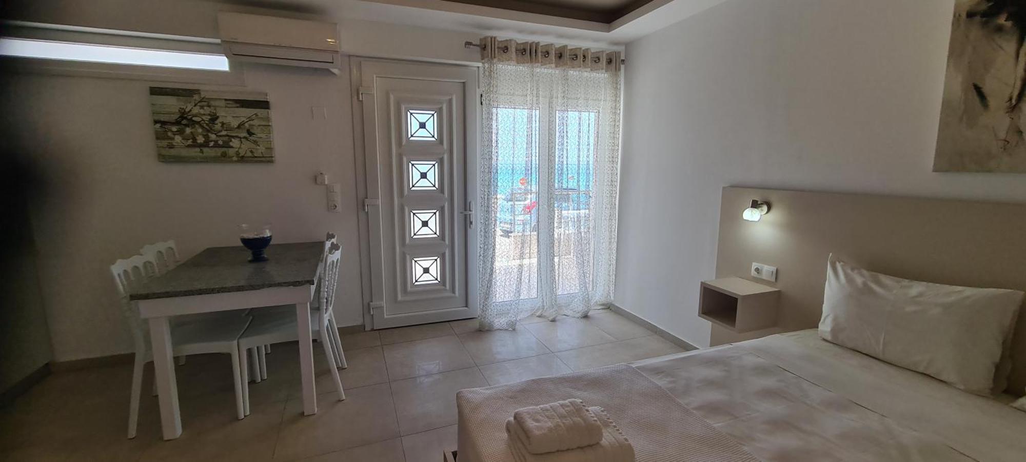 Bella Mare Luxury Apartments Каламаки Экстерьер фото