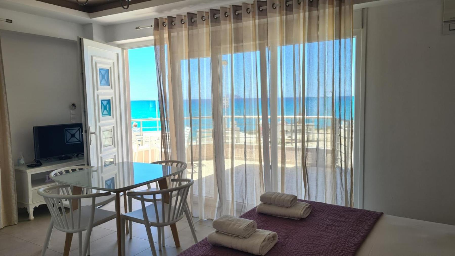 Bella Mare Luxury Apartments Каламаки Экстерьер фото